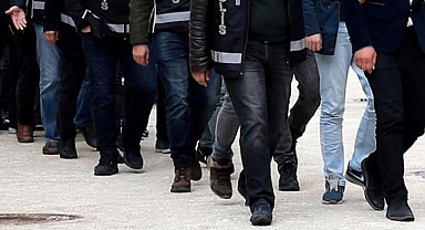 4 ilde FETÖ operasyonu: 7 maliye personeli gözaltına alındı
