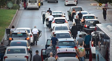 DÜNYA'DA BİR ÖRNEĞİ YOK ! BİR MİLLET GÖNÜLLÜ SAYGI DURUŞUNDA 