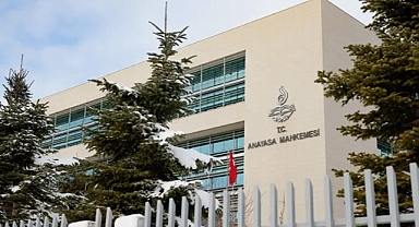 AYM, bildiri dağıtma ve toplantı düzenlemeyi cezalandıran YÖK maddelerini iptal etti