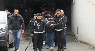 Yeni Barış Boyun iddianamesi: Çete üyeleri yanlarında polis ile geziyor