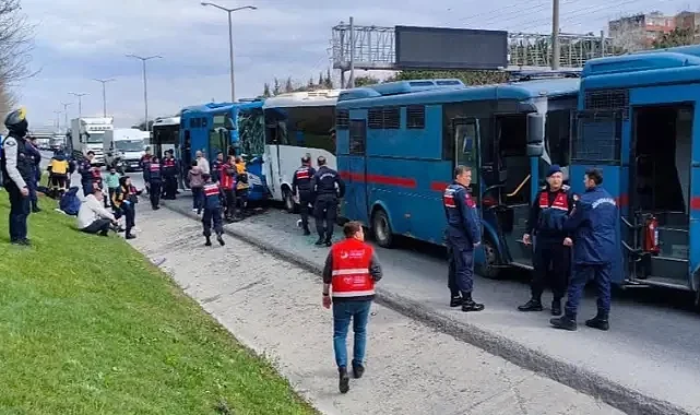 İstanbul'da 4 Cezaevi Sevk Aracı Kaza Yaptı: Yaralılar Var